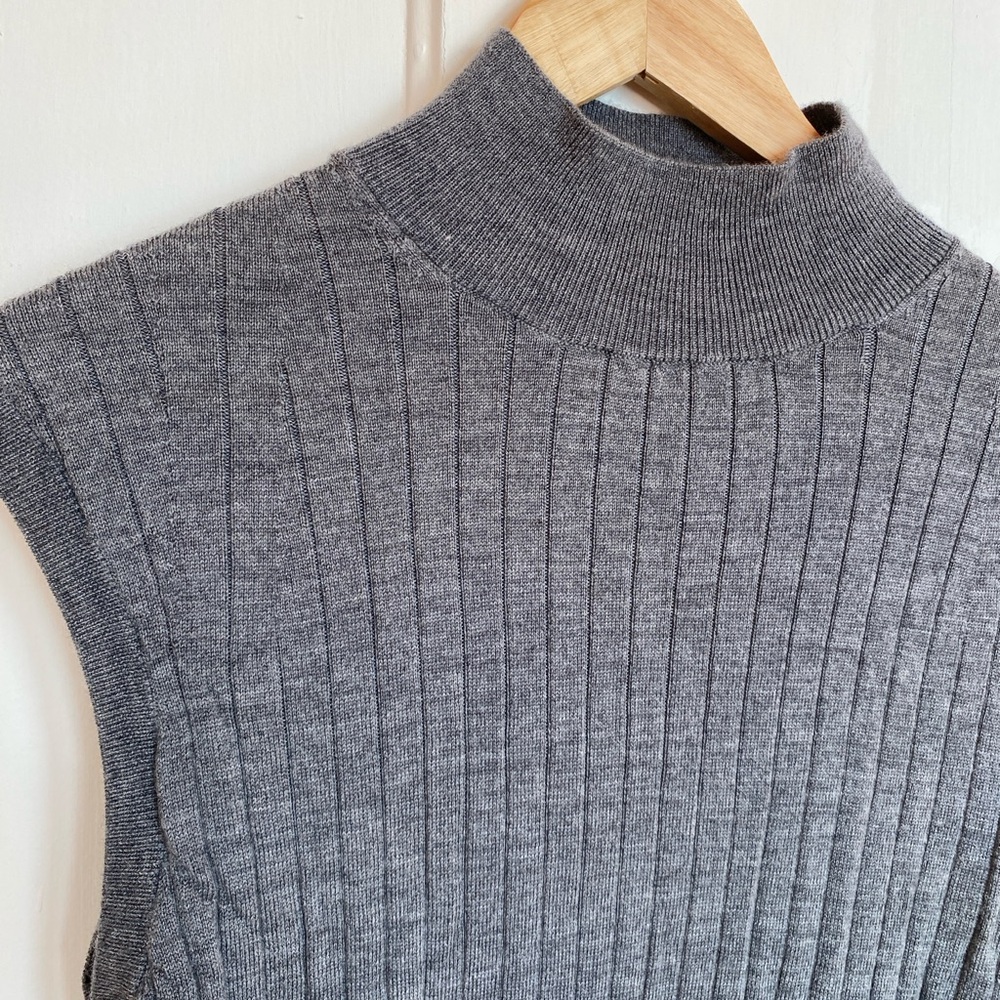 Banana Republic Gray Turtleneck Sleeveless Sweater